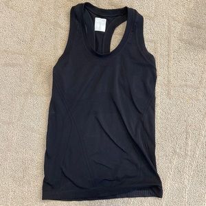 TIGHT BLACK ATHLETA TANK